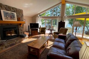 Télévision, cheminée