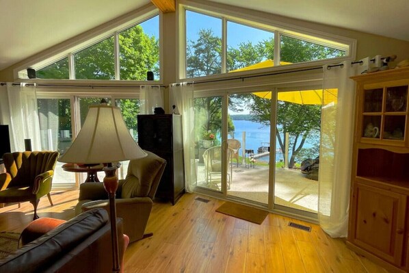 Télévision, cheminée