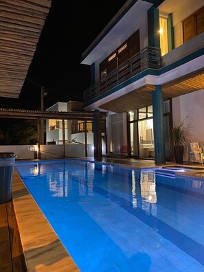 Kolam renang outdoor