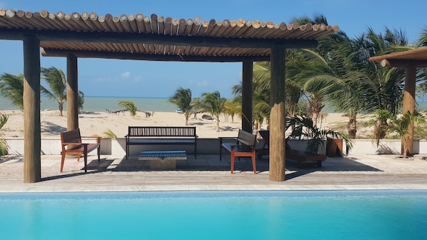 Deluxe Villa | Pool