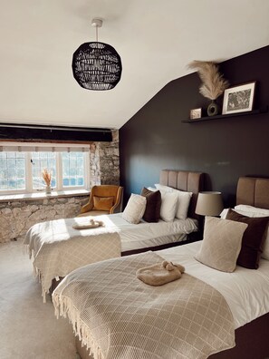 2 chambres, fer et planche à repasser, Wi-Fi gratuit, draps fournis