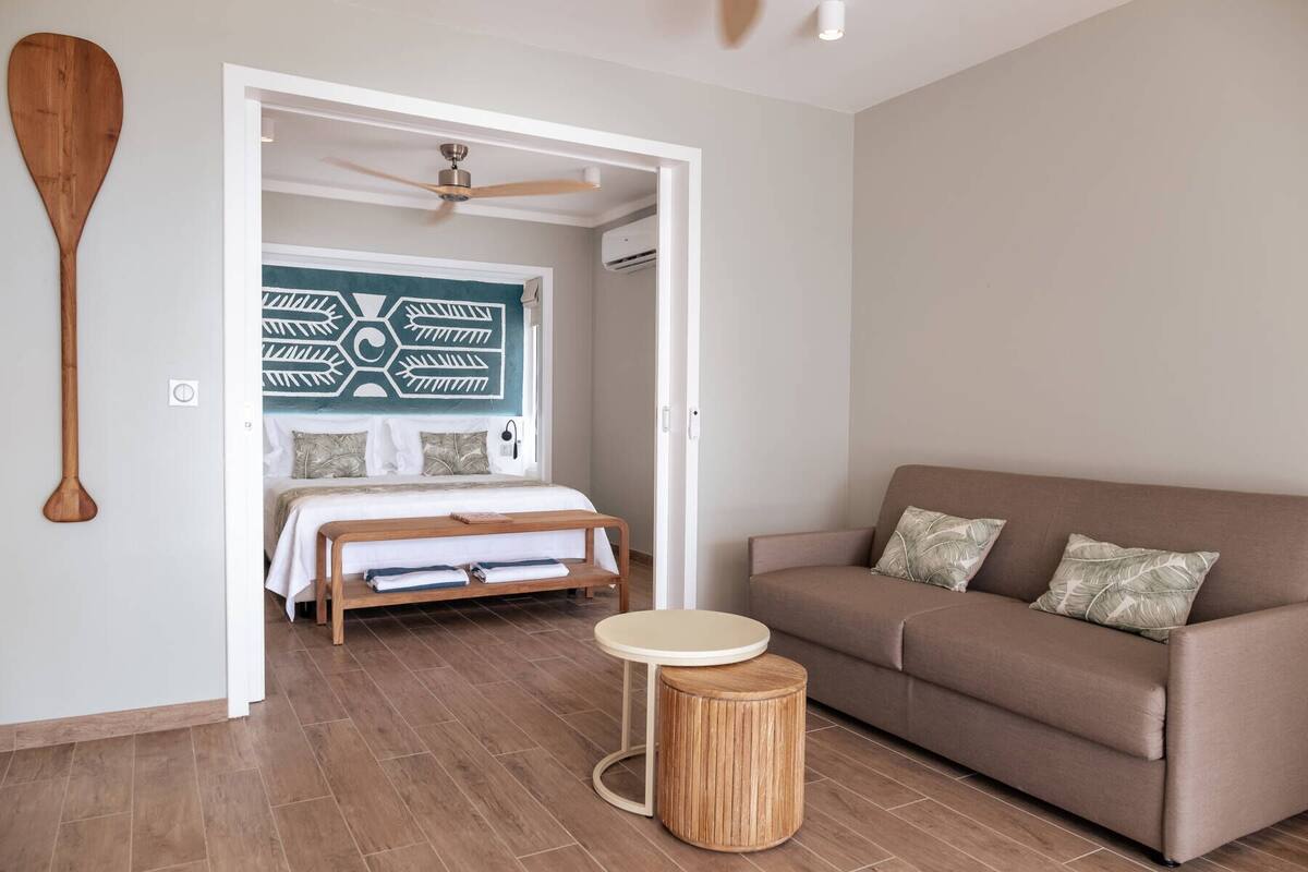 In-room safe, WiFi (free), bed sheets