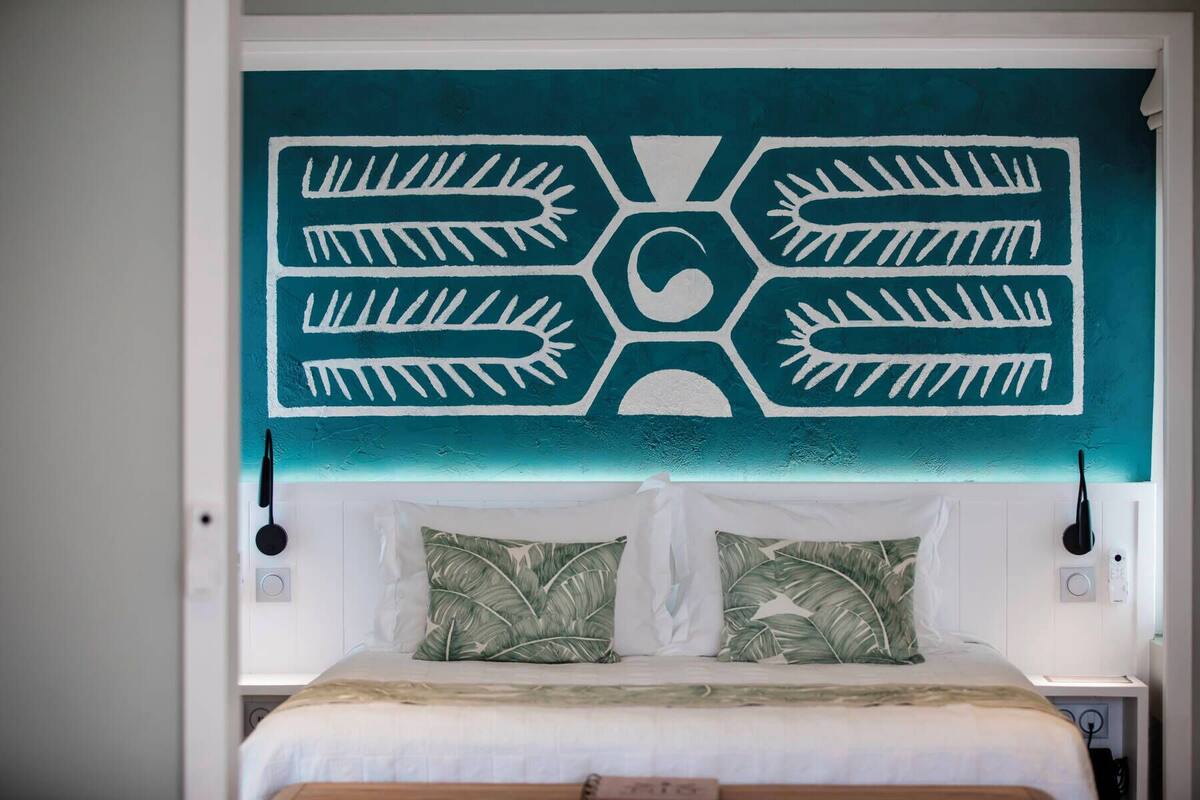 In-room safe, WiFi (free), bed sheets