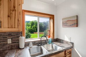 Interior - Griddy Coyote Raystown Lake Seven Points (Hesston)
