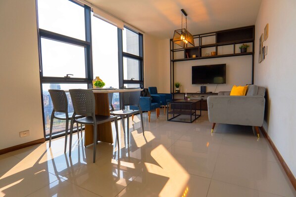 Smart TV, books - Departamento Vacacional (Santa Cruz de la Sierra)