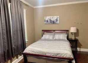3 bedrooms, iron/ironing board, WiFi, bed sheets - Unique Family home (St. Louis)