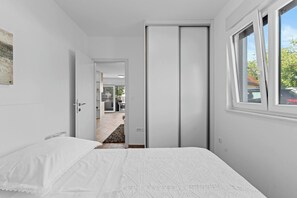 2 bedrooms, iron/ironing board, free WiFi, bed sheets