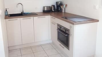 Réfrigérateur, four, lave-vaisselle, cafetiÚre/bouilloire