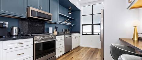 Cookware/dishes/utensils