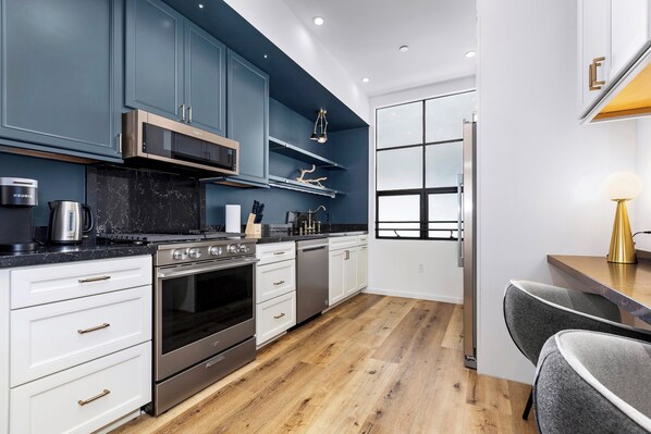 Kochgeschirr/Geschirr/Besteck