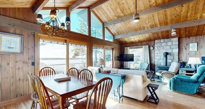 Reed Shore Cottage | Oceanfront house in Bass Harbor with direct beach access