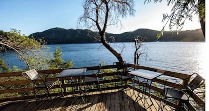 Beautiful, quiet place to stay with lovely beach access and stunning views
