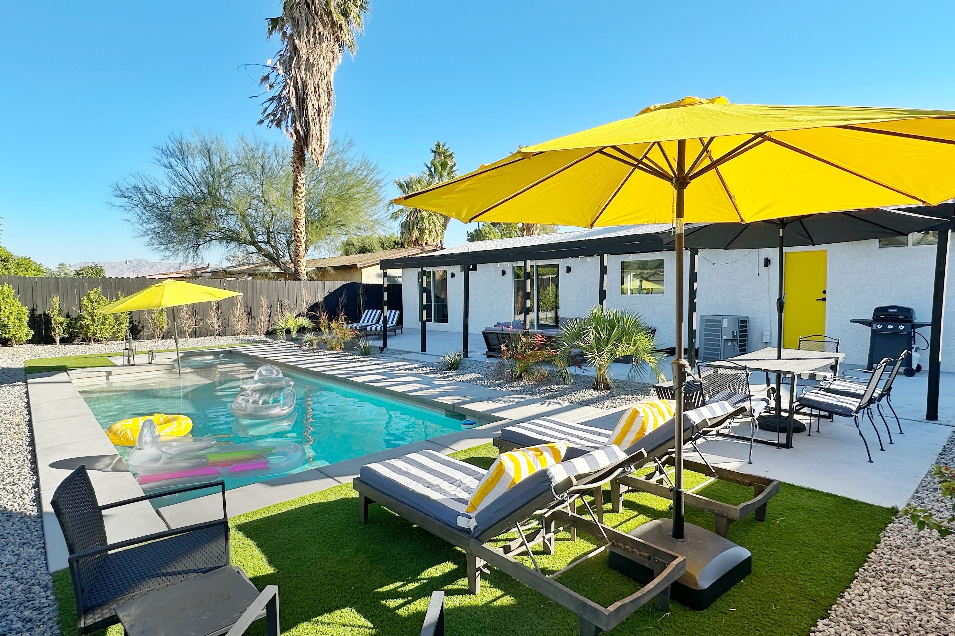 Coco Arnico | Art-deco house in Palm Springs with a private pool and spa