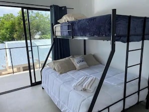 2 chambres, coffres-forts dans les chambres, bureau, Wi-Fi gratuit