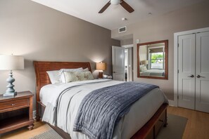 4 bedrooms, free WiFi, bed sheets - Luxurious 4BR/2BA Loft on Thames (Newport)