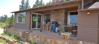 Estes Views Cabin - Cabin with huges views and a hot tub