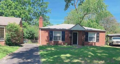 Delightful Cottage by Clayton