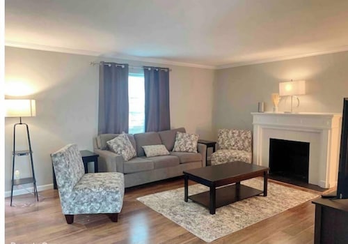 Delightful Cottage by Clayton