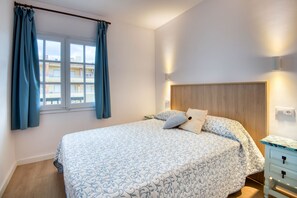 3 chambres, fer et planche à repasser, Wi-Fi gratuit, draps fournis