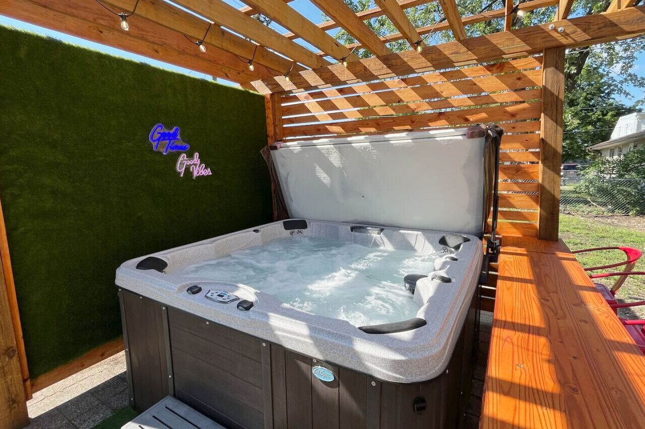 Charming Mpls Escape - Sleeps 14