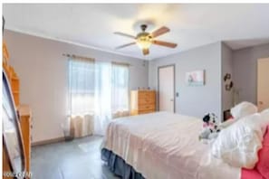 2 bedrooms, iron/ironing board, free WiFi, bed sheets