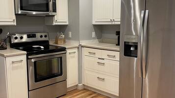 Parrilla de estufa, tostadora y comedor