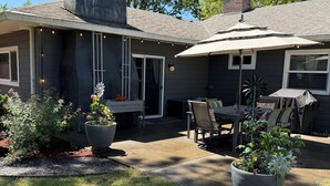 A house with a patio, outdoor seating, and potted plants. - An elegant and comfy Beaverton Home (Beaverton)