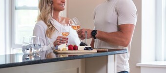 Luxury Thames St 3BR w/ Parking