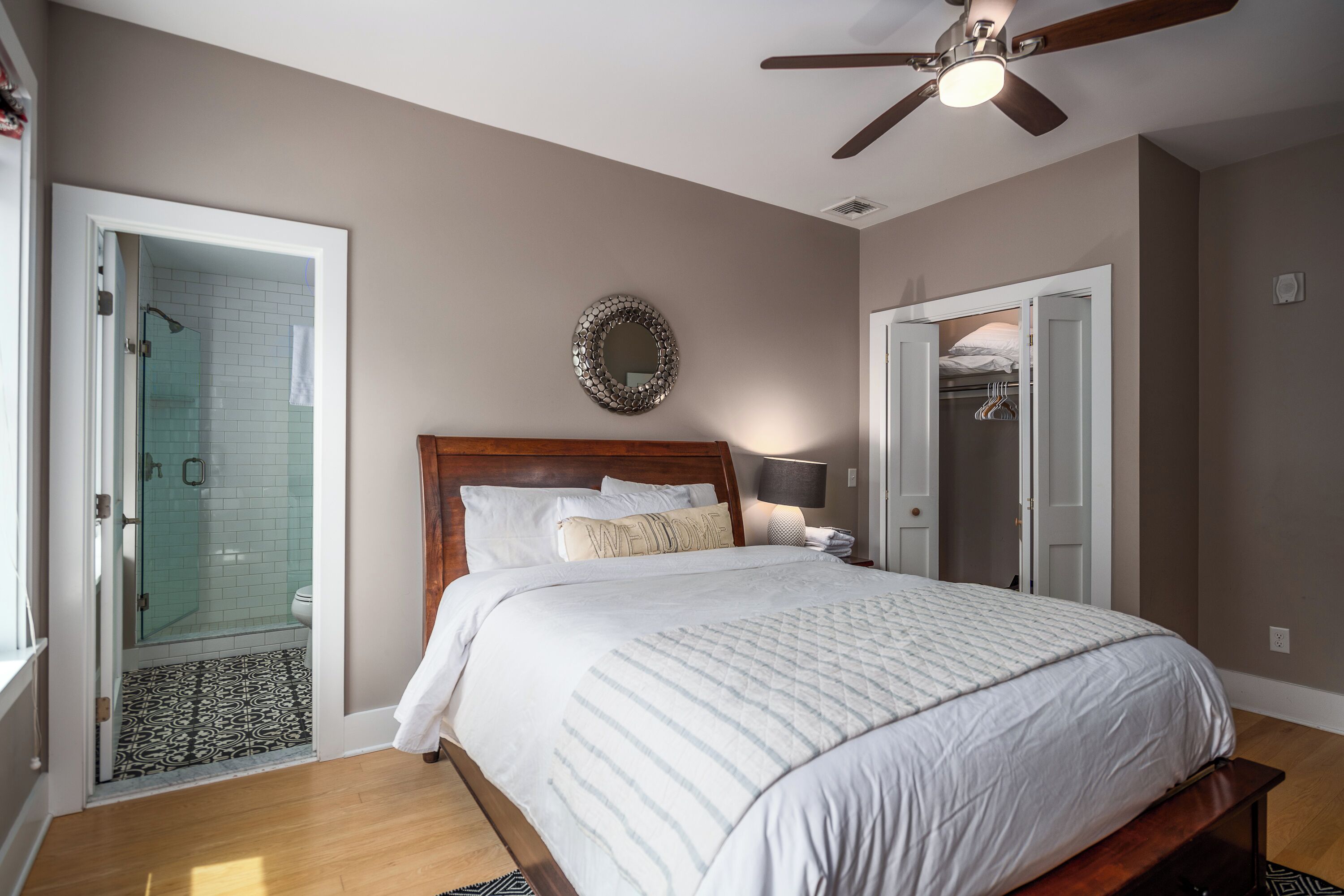 3 chambres, fer et planche à repasser, Wi-Fi gratuit, draps fournis