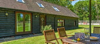 Taylors Copse Cottage by inspirestays.com - a cottage that sleeps 5 guests in 2 bedrooms