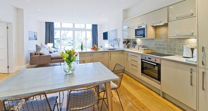 Family Serviced Apartment in Surrey
