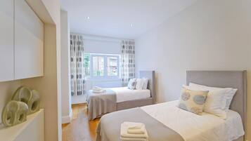 3 bedrooms, iron/ironing board, WiFi, bed sheets