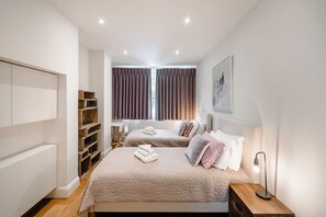 3 chambres, fer et planche à repasser, Wi-Fi, draps fournis
