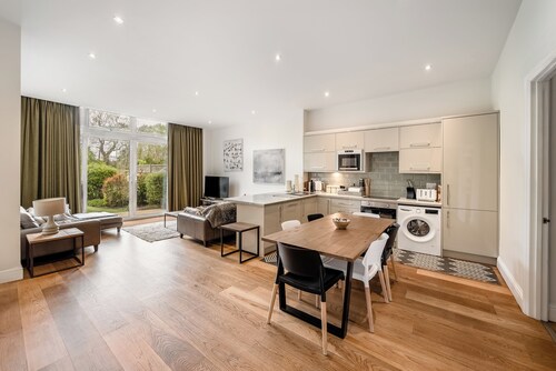 Family Serviced Apartment in Surrey
