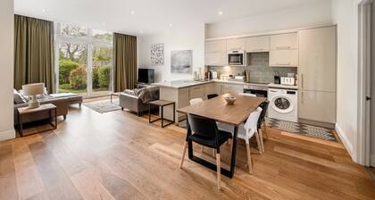Family Serviced Apartment in Surrey