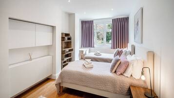 3 bedrooms, iron/ironing board, WiFi, bed sheets