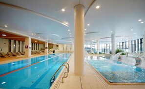 Piscina coberta i piscina a l'aire lliure 