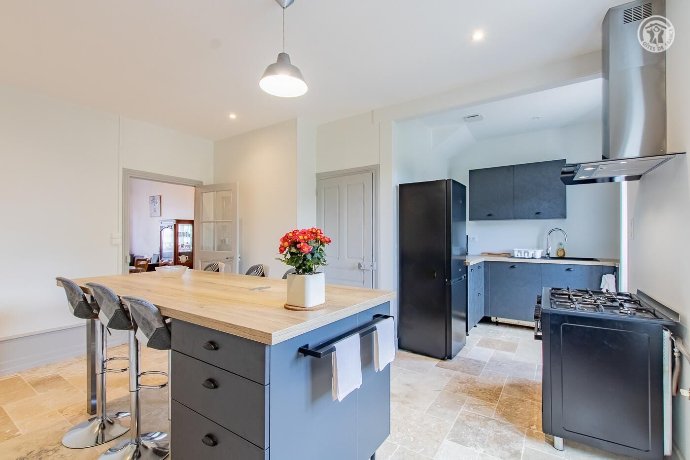 Four à micro-ondes, un four, lave-vaisselle