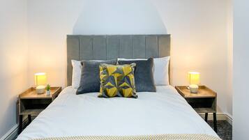 4 bedrooms, desk, iron/ironing board, travel crib