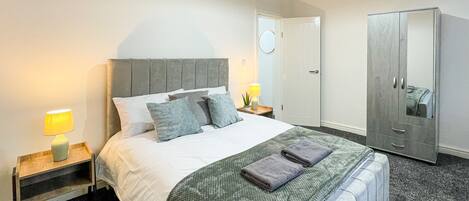 4 bedrooms, desk, iron/ironing board, travel cot