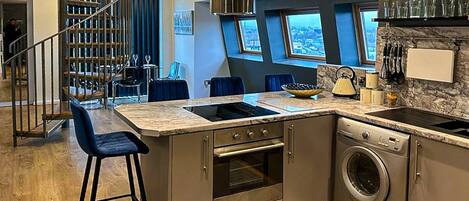 Fridge, microwave, oven, stovetop