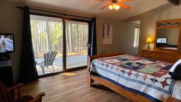 6 bedrooms, desk, free WiFi, bed sheets