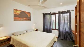 2 bedrooms, desk, travel cot, WiFi