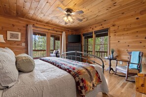 3 bedrooms, desk, iron/ironing board, WiFi