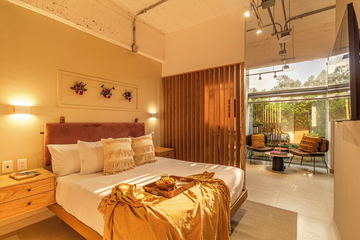 One bedroom apartment with city view | 1 bedroom, in-room safe, desk, laptop workspace