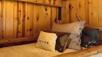 1 bedroom, bed sheets