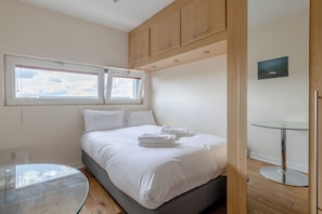 1 bedroom, desk, iron/ironing board, Internet