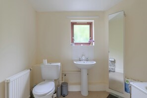 Bathtub, shampoo