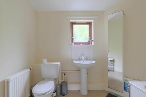 Bathtub, shampoo - Fantastically Located 1BD Flat in Islington (London)
