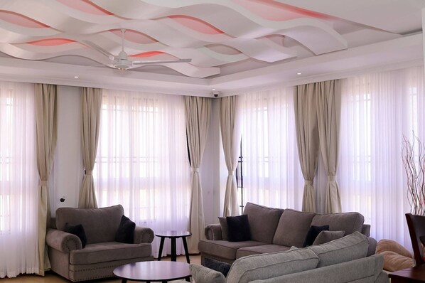 Living area - 4 Bedroom Beach Front (Mombasa)